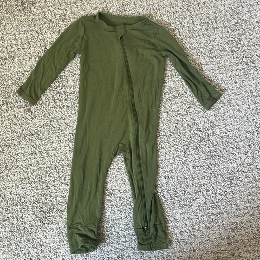 Kyte Baby Zippered Romper in Olive Size 6-12m